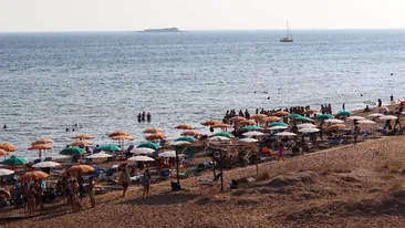 Țara în care un șezlong pe plajă costă 90 de euro pe zi. Turiștii sunt revoltați!