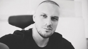 Alex a murit pe scaunul frizerului, la Târgu Jiu. Poliţiştii au deschis dosar de moarte suspectă. „A apucat să spună că îi e rău”