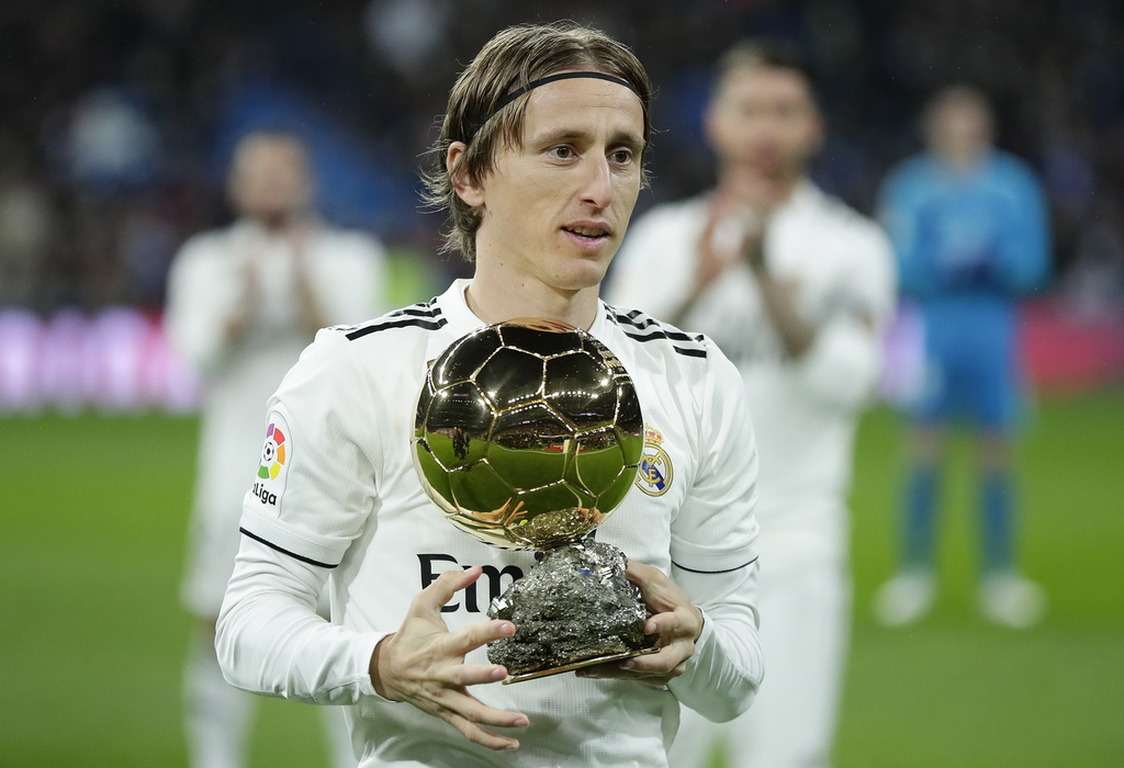 Luca Modric cu trofeul, sursa-profimedia.ro