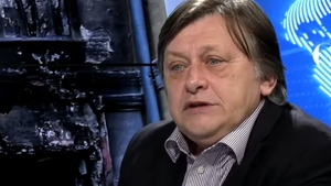 VIDEO EXCLUSIV! Crin Antonescu, așa cum nu l-ai mai văzut niciodată. Apariție surpriză în public, cum îi poartă de grijă doamnei speciale de lângă el