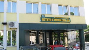 Frigidere pline cu morți la IML Iași. Anunțul de la morgă care le-a făcut părul măciucă consilierilor locali ai Primăriei