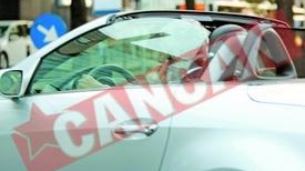 Dan Diaconescu isi rezolva treburile in masina