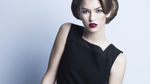 Coafuri pentru par lung inspirate din anii '30-'70! Stilul retro, sursa de creatie pentru hair-stylistii internationali