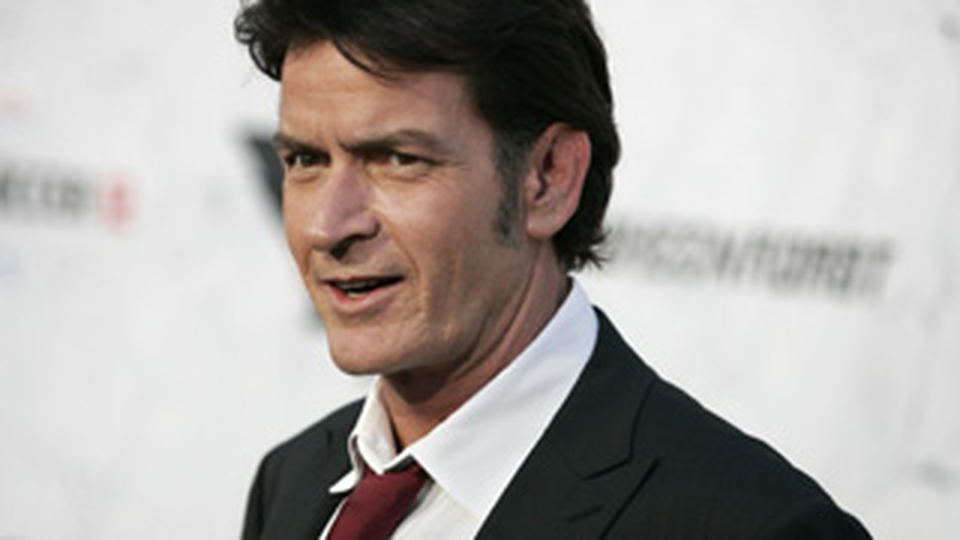 Actorii care au scos cei mai multi bani din seriale. Charlie Sheen e in frunte!