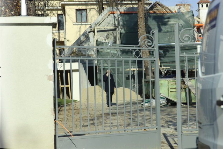 Multimilionarul Dragoș Pavăl inspectează imobilul de patrimoniu