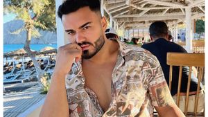 VIDEO | Jador și-a luat-o de la Perversu' de pe Târgu Ocna. Manelistul s-a trezit că e sunat de sute de oameni