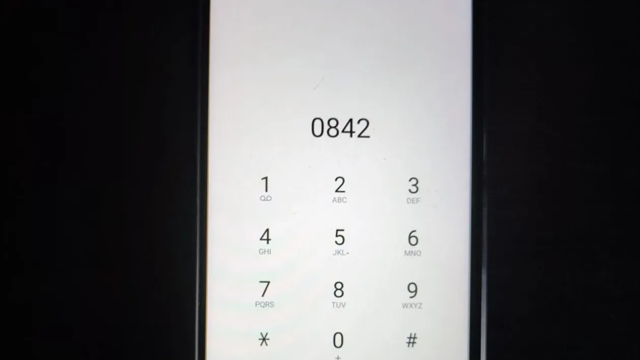 Ce se întâmplă dacă tastezi “0842” pe telefonul mobil. Puțini știu secretul
