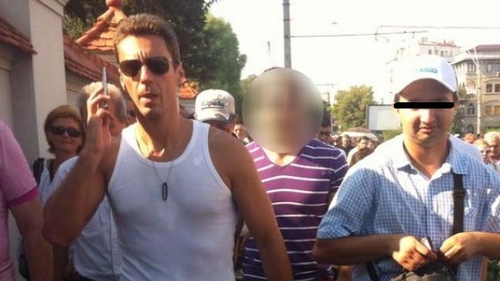 Aparitie INCREDIBILA la mitingul de la Cotroceni! Mircea Badea ar fi luat-o razna daca vedea cine e in spatele lui