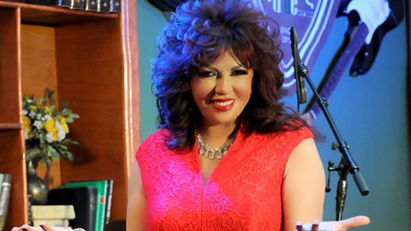 Câţi bani trebuie să scoţi din buzunar ca să îţi ghicească viitorul Carmen Harra