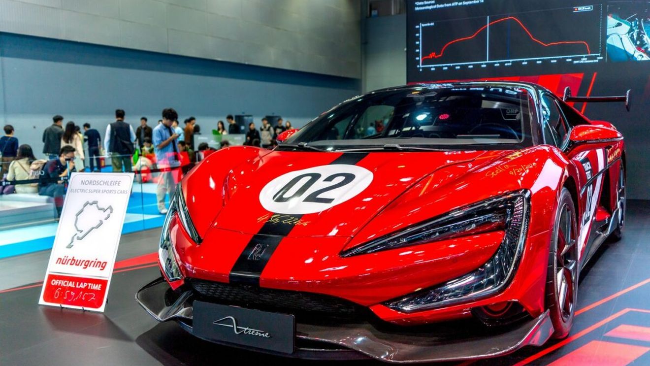 Cum arată și cât costă mașina care poate sări peste obstacole? Este produsă de chinezi