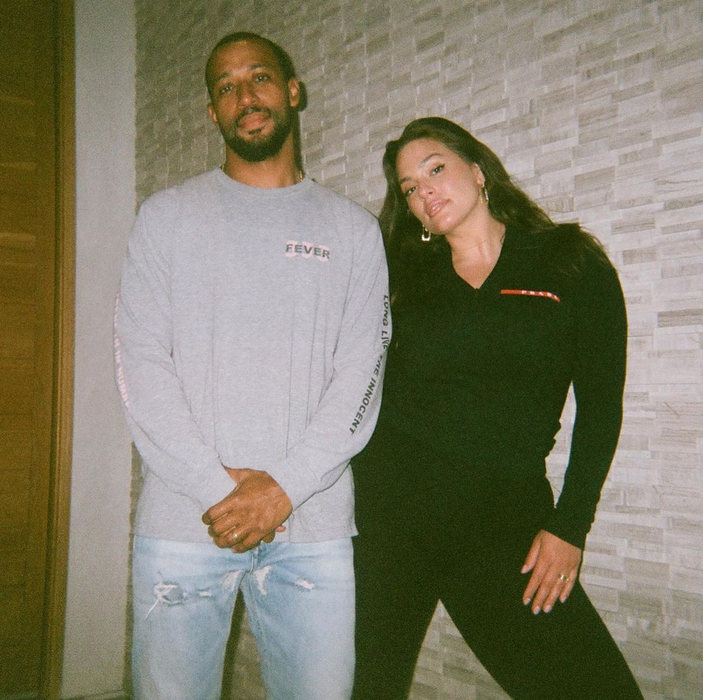 Bucurie mare pentru Ashley Graham! Şatena este însărcinată cu gemeni