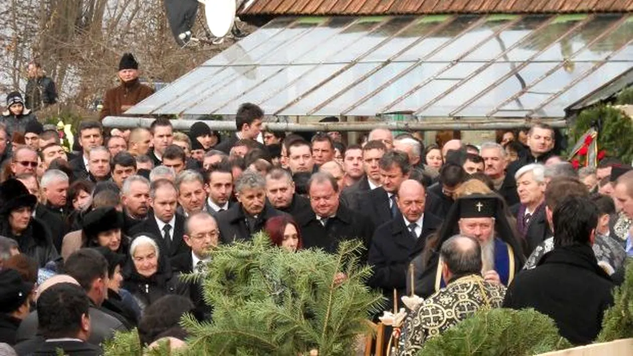 VIDEO Tatal lui Emil Boc, inmormantat in prezenta a peste 150 de persoane