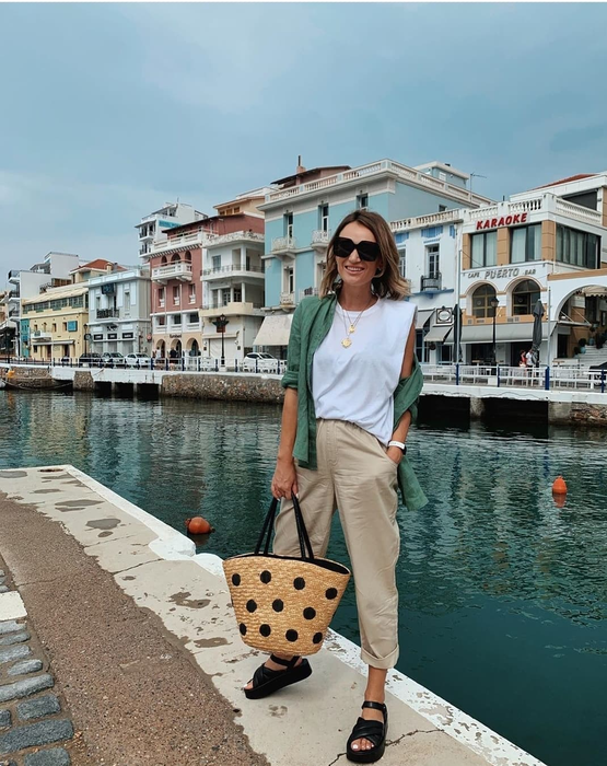 Carmen Negoiță, sexy în costum de baie pe litoralul grecesc! Vedeta se bucură de o vacanță de vis