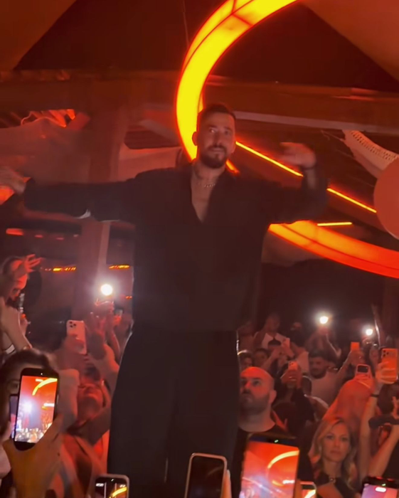Mahmut Orhan a împărțit sarmale la Nuba! Cel mai viral DJ al momentului a făcut show în Mamaia!