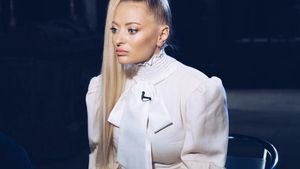 Delia nu se poate bucura, pe deplin, de vacanţă. Este devastată de moartea unei artiste celebre. “La revedere, îngerule!”