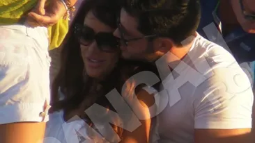 S-au sarutat, dar nu s-au dezbracat! Bianca Dragusanu si Victor Slav au dat frau liber pasiunii, pe plaja!