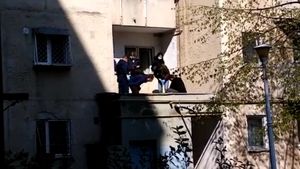 Sinucidere în Capitală. Un bătrân s-a aruncat de la etajul 8 al unui bloc