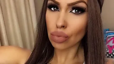 ”Spintecătoarea de la morgă” a născut în secret al treilea copil! A slăbit 20 de kilograme şi e ”un pachet de muşchi”