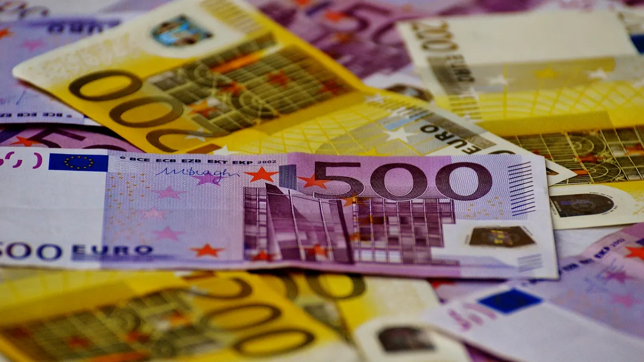 Românii care pot primi 500 de euro timp de 20 de ani. Ce condiții impune statul