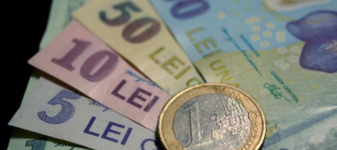 La cât ar putea ajunge euro dacă România va fi retrogradată la „junk”. Avertismentul profesorului Cristian Păun