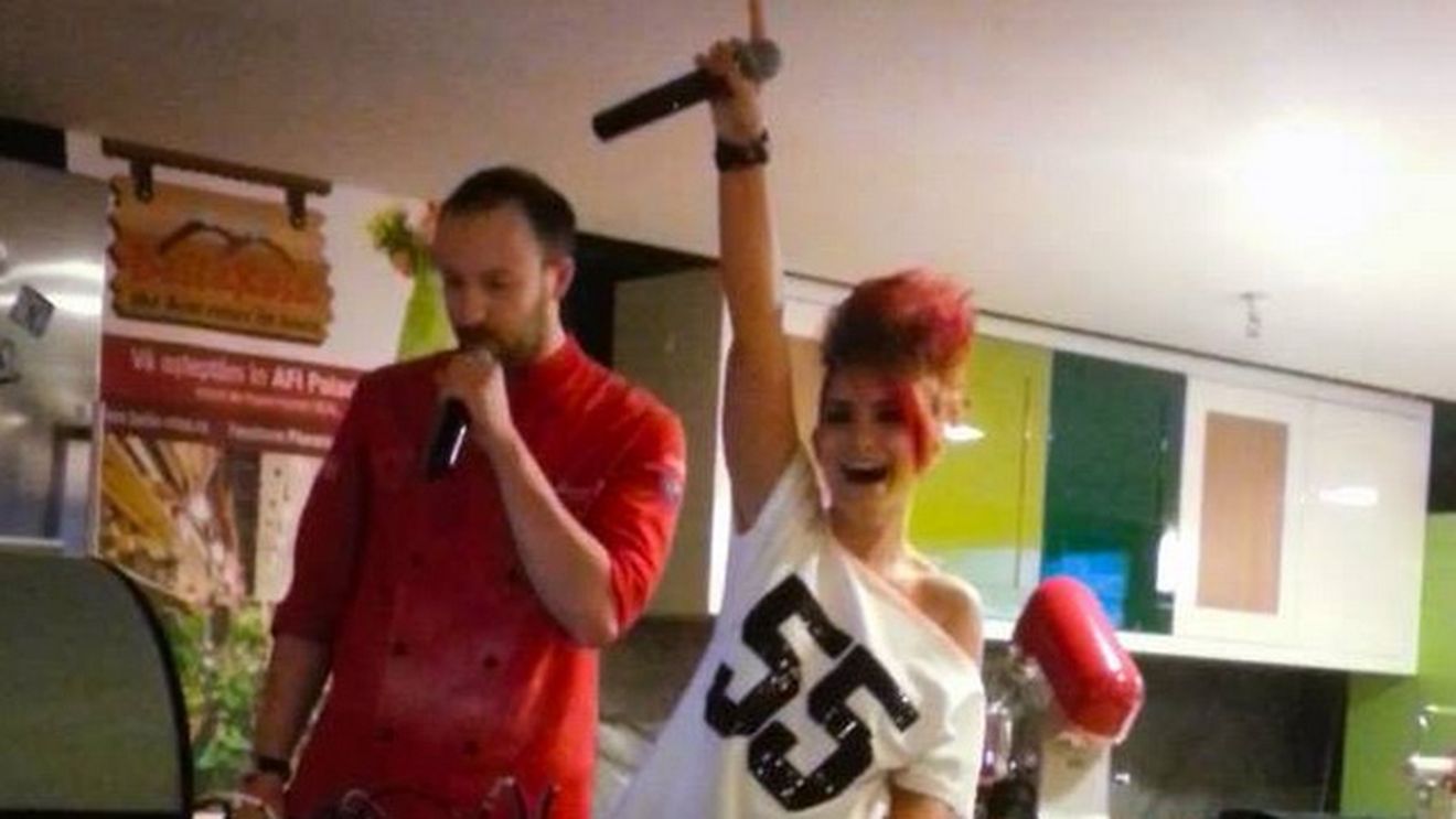 De la "MasterChef" la "Vocea Romaniei"? Doi fosti concurenti ai concursului culinar au pus cratita in cui si s-au apucat de muzica