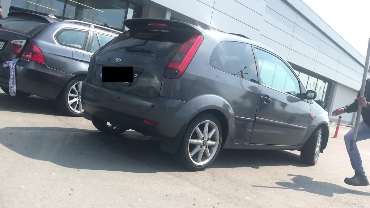 Răfuială în parcarea unui supermarket din Balș