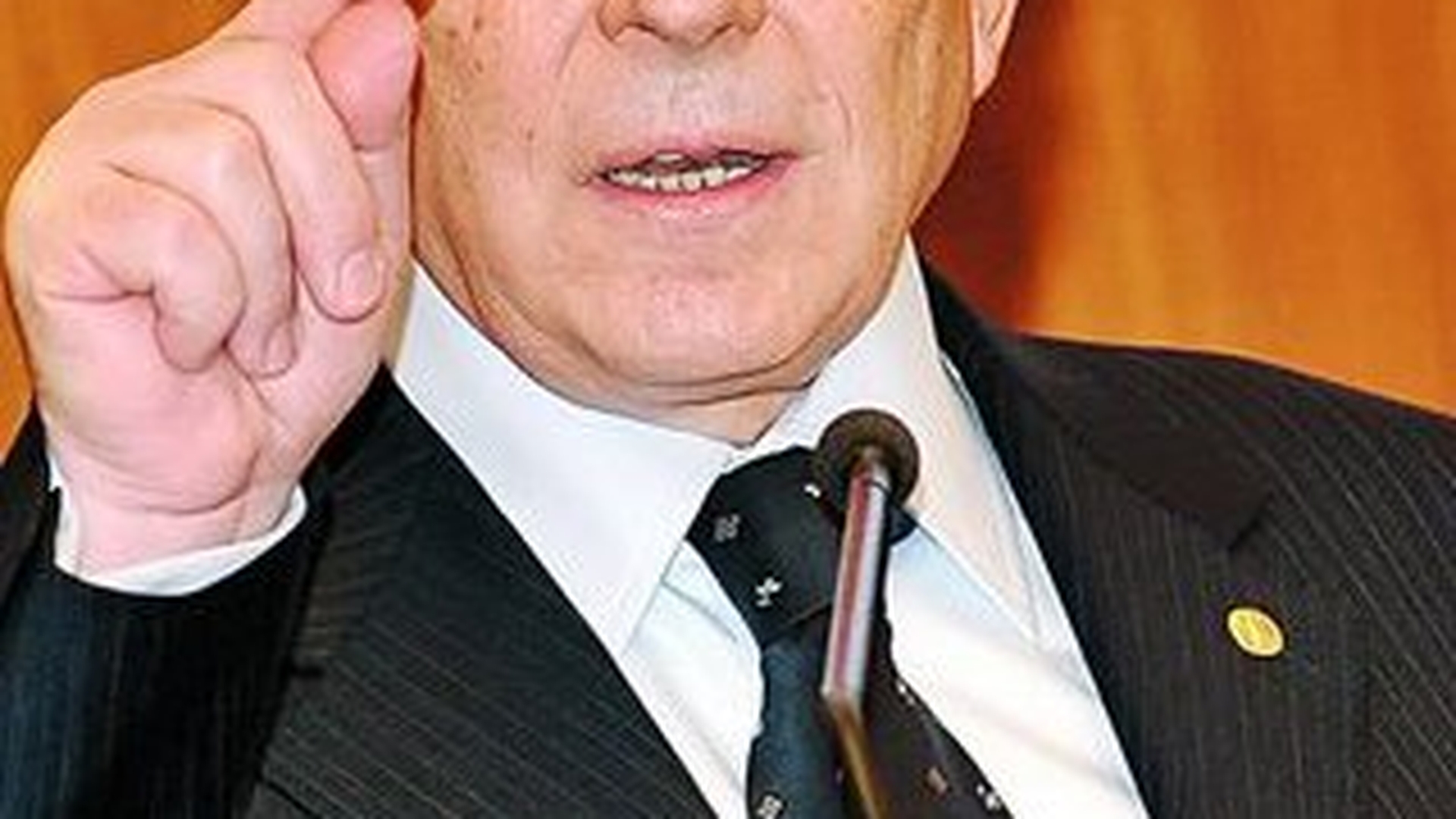 Mugur Isarescu, sponsorul presei