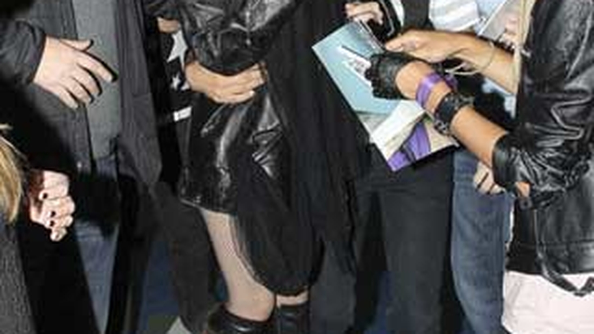 Lady Gaga face furori cu cizmele ei paroase!