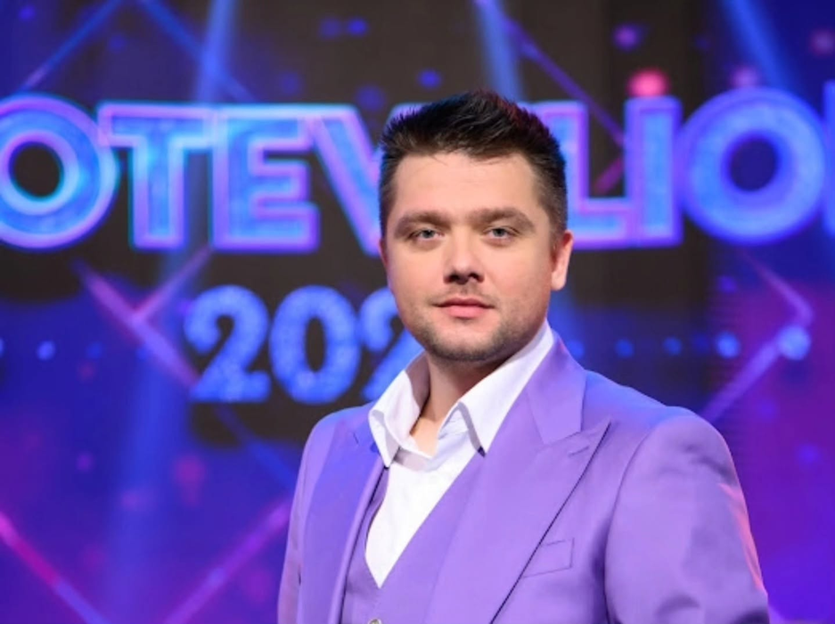 Marian Olteanu îi calcă pe urme lui Mihai Trăistariu. Actorul s-a combinat cu Lolita Cercel, artista generată cu AI: „Fizic e top”