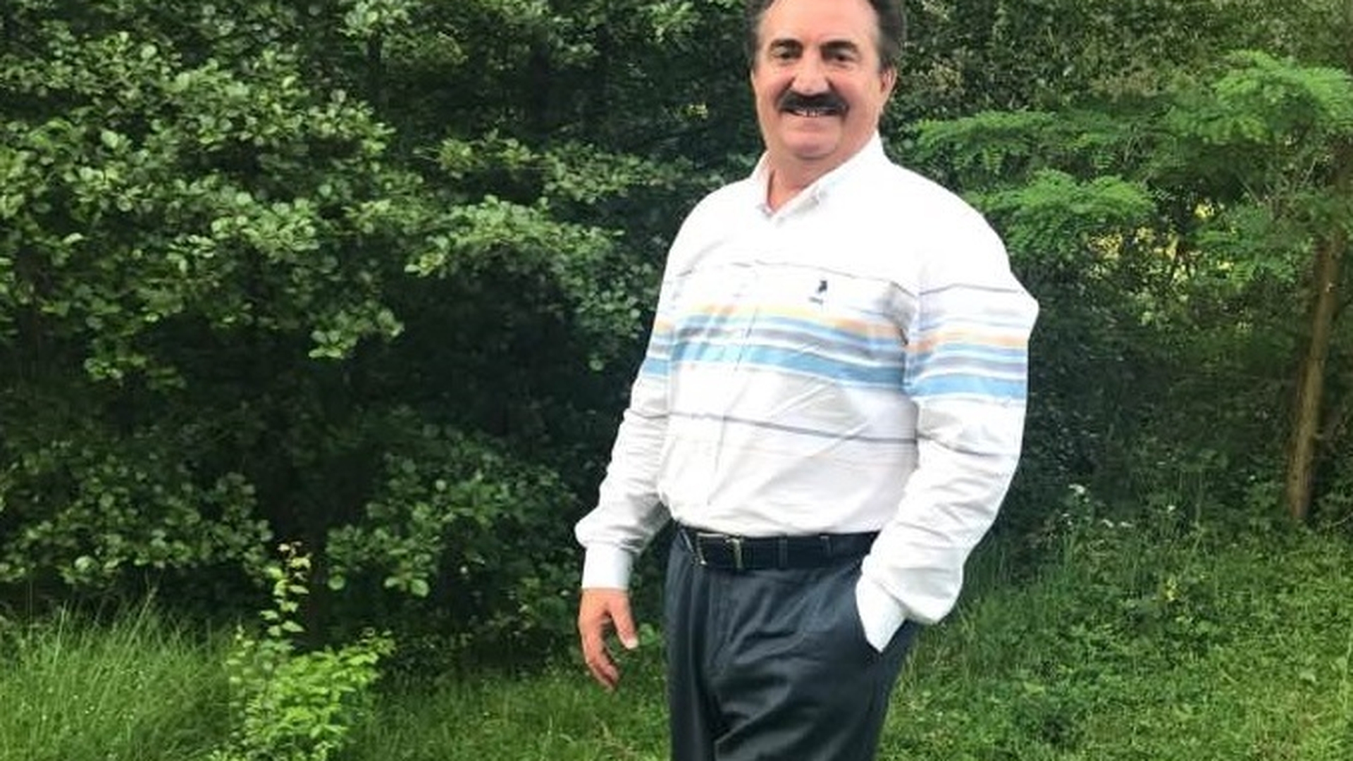 Petrică Mîţu Stoian, gol puşcă la plajă: ”Nu sunt manechin, am şi puţină burtă...”