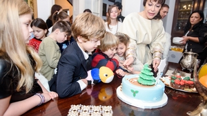 Copiii orfani, vizitati de Mos Nicolae acasa la Printul Paul si Printesa Lia