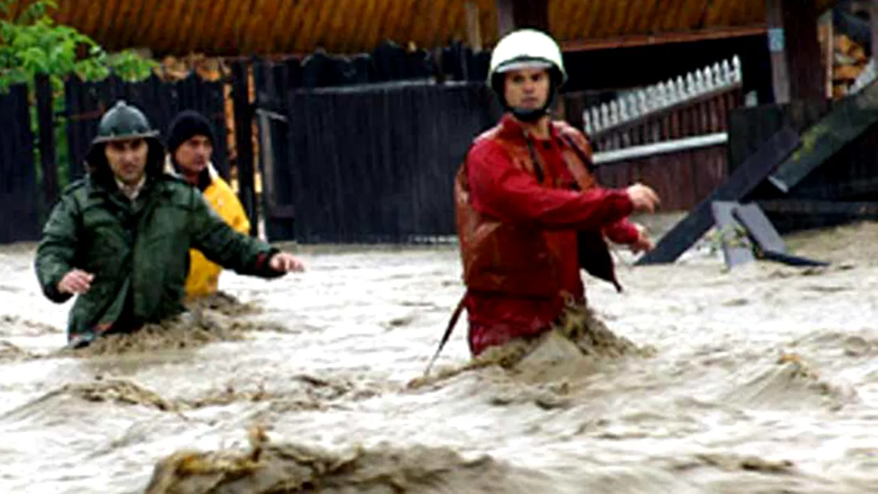 A venit POTOPUL la Galati! Şapte persoane au murit în urma viiturilor, peste 700 de case sunt inundate