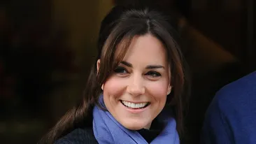 Primele declaraţii ale Prinţului Charles! Fericita mămică Kate Middleton a ieşit din spital! Ce bine arată, nu-i aşa?