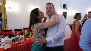 Detalii cutremurătoare în cazul tinerei din Vaslui care s-a sinucis şi a fost găsită de fetiţa ei. Cum a ajuns femeia să-şi pună capăt zilelor cu coarda fiicei sale