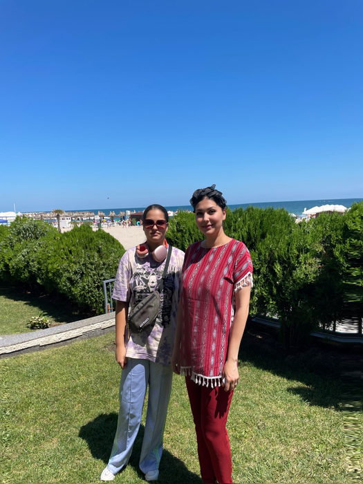 Vacanţă de coşmar pentru familia lui Alin Oprea la o locație de lux de pe litoral. Fiica Medanei a suferit un accident grav în camera de hotel!