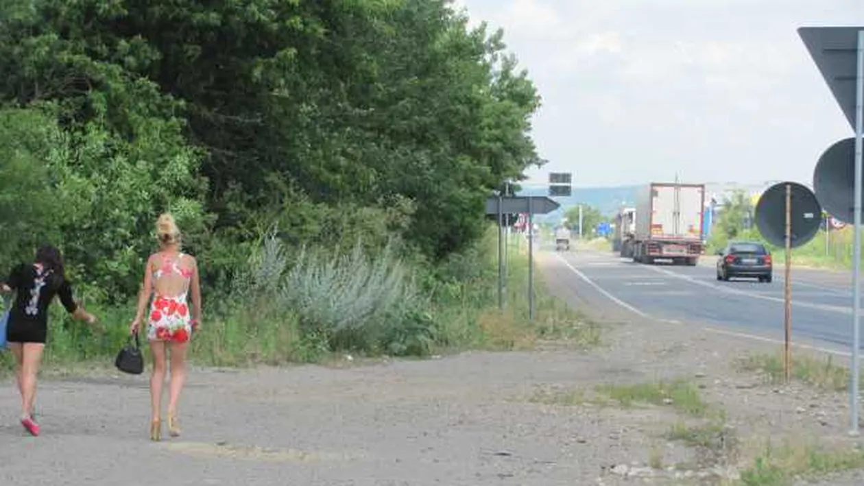 Povestea halucinantă a Nicoletei și a Tatianei. De ce le lasă polițiștii pe cele două prostituate din Bârlad să își facă meseria