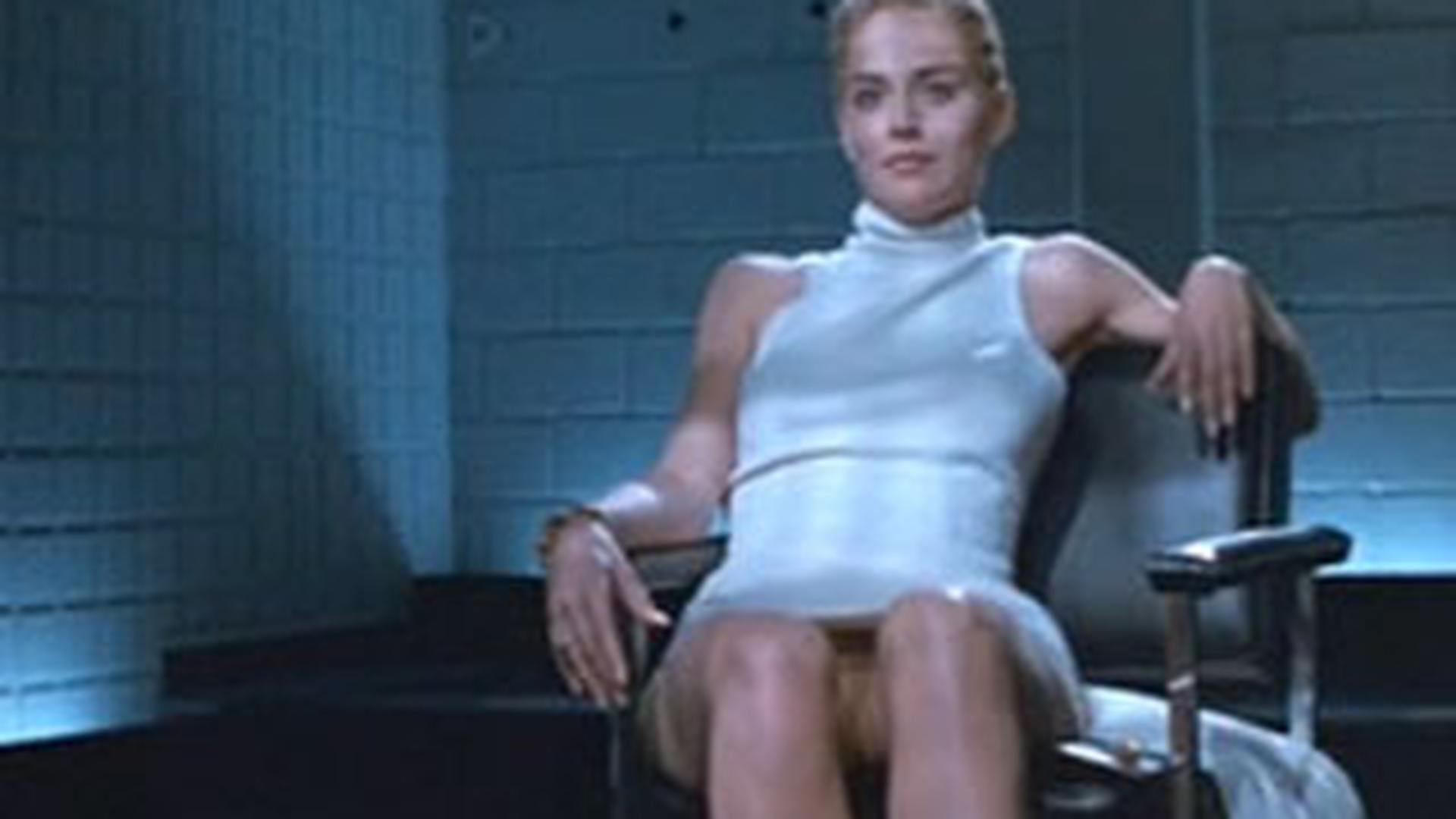 VIDEO Sharon Stone revine in forta pe marile ecrane! La 53 de ani reface scena interogatoriului din Basic Instinct