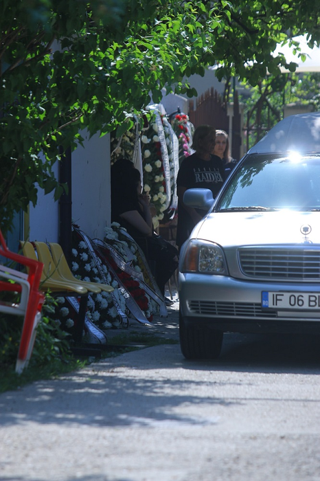 Mesajul tulburător scris pe coroana adusă de Nelu Ploieșteanu pentru fiul său mort
