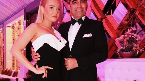 Pe MARIA CONSTANTIN o ştie o ţară întreagă, dar iată cum arată sora ei! Nimeni nu avea habar, dar sunt trase la indigo