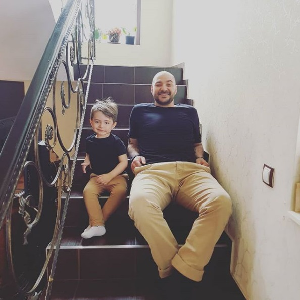 Cristi Mitrea i-a luat o mașină fiului său, care a împlinit 3 ani! Primele imagini la volan