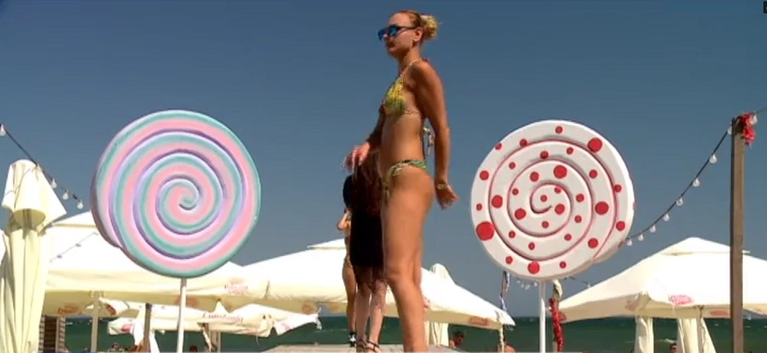 Parada costumelor de baie pe litoral: noul trend de bikini la Mamaia în august 2018