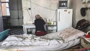 Imagini revoltătoare surprinse într-un spital din Timişoara. Mizerie de nedescris în saloanele unităţii sanitare