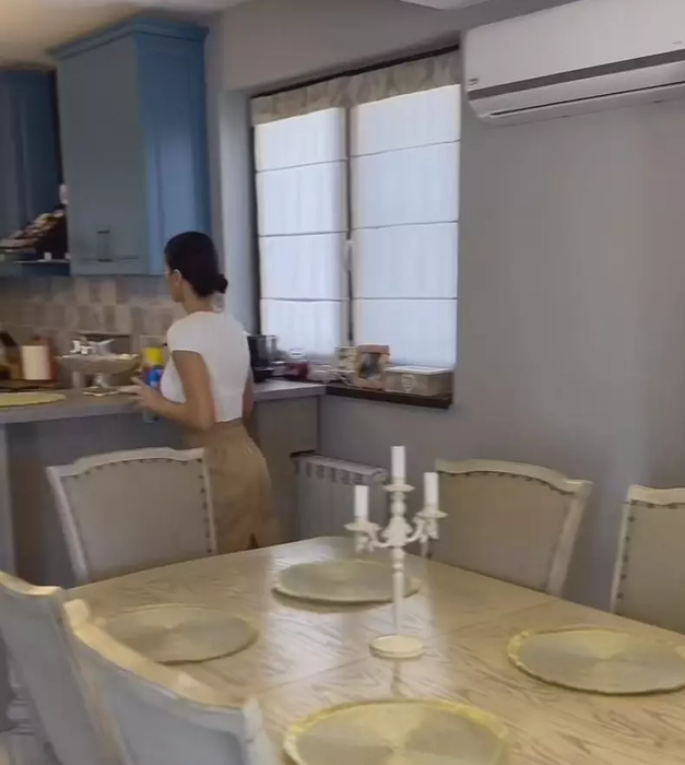 Cum arată vila în care locuiește Geanina Ilieș. Are un living spațios și o curte imensă