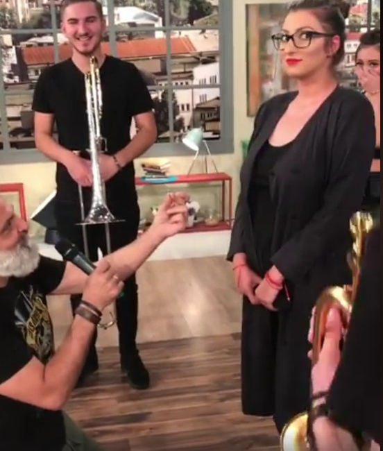 Damian Drăghici a cerut-o de soție pe Cristina Stroe în direct, la TV! Cum a reacționat iubita mai tinerică