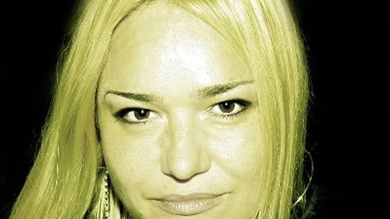 O cunoscută cântăreaţă de muzică uşoară românească a murit în America! Aştepta un transplant de ficat!