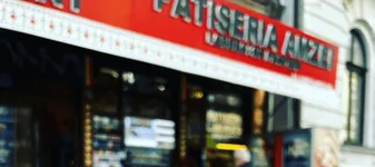 Mița Biciclista vs. Patiseria lui Nea Mihai. Ironia despre merdenele a aprins dezbaterea despre snobism și clasă. Niculușcă și-a cerut scuze