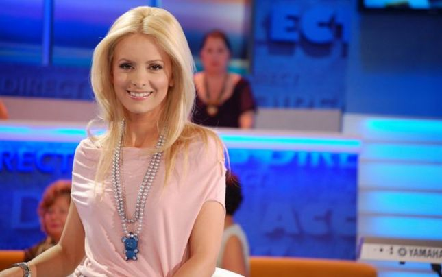 Cine va veni în locul Simonei Gherghe la cârma emisiunii ”Acces Direct”: ”Este fată, este blondă și…”