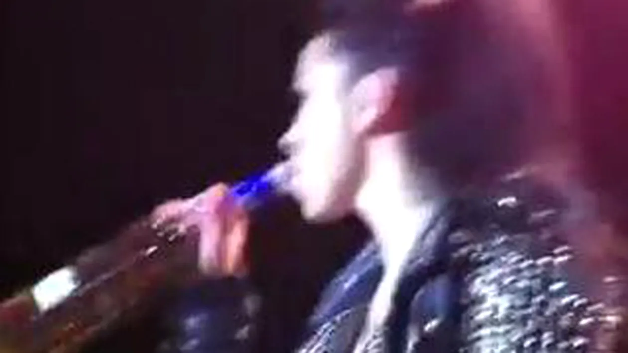 VIDEO Inna a baut tequila in timpul unui concert! Vezi cum a cantat dupa shot!