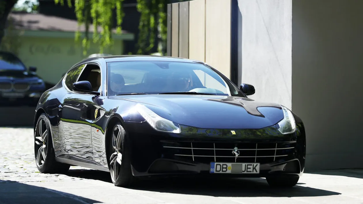 Clasic! Antrenorul de fitness îi conduce Ferrariul milionarei! Ce zice soţul, Regele…