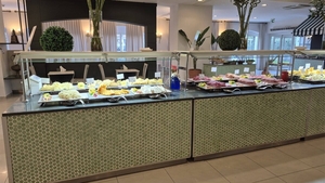 Ce a primit să mănânce un turist român, la all-inclusive, într-un hotel de 5 stele din Turcia